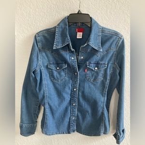Levi Womens button down shirt/jacket.